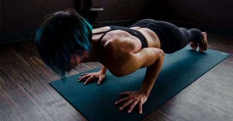 ¿No puedes ir al gimnasio? Cómo ejercitarte desde casa en siete pasos